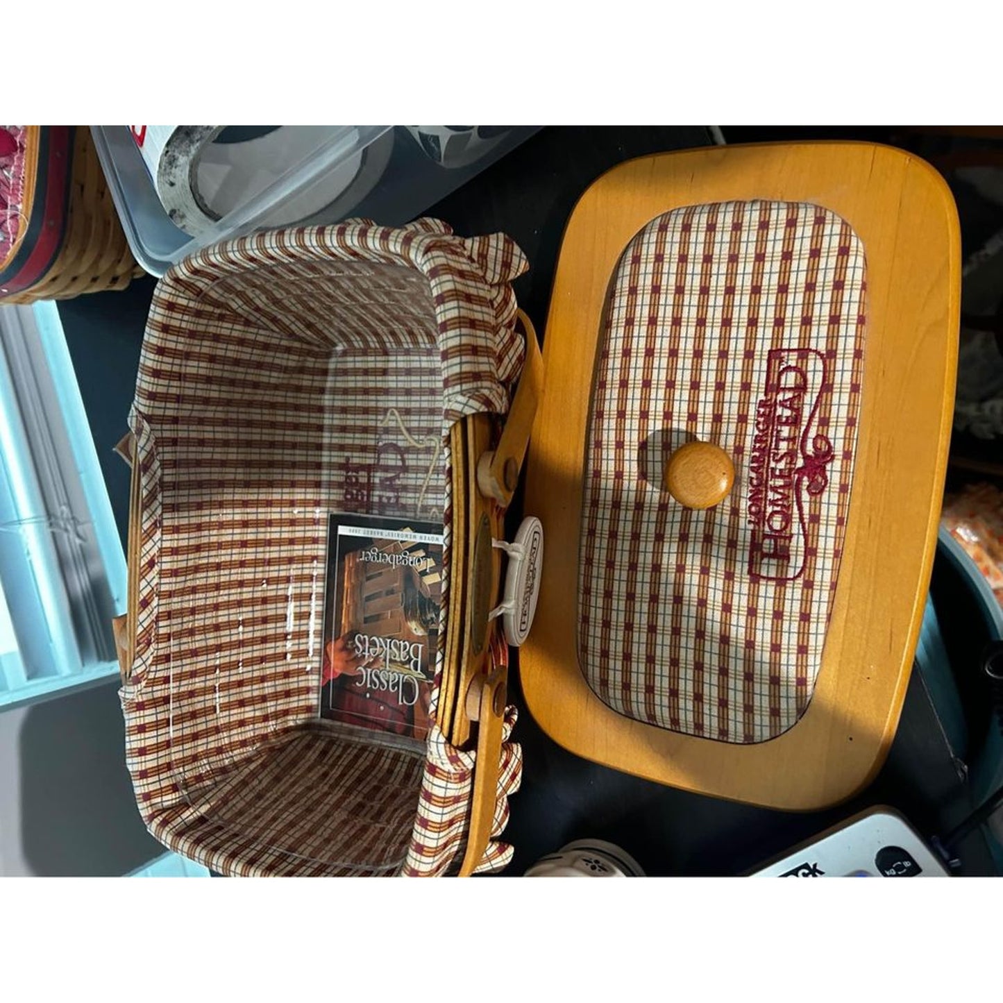 Longaberger 2000 Woven Memories Basket Homestead with padded lid and Tie-On