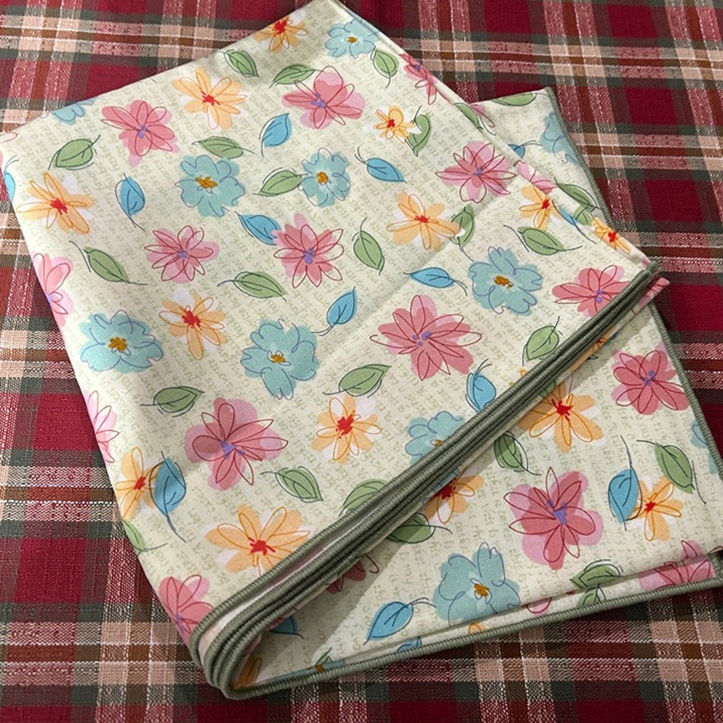 LONGABERGER FLORAL BLOOMS FABRIC 36" TABLE SQUARE CLOTH overlay NEW pink