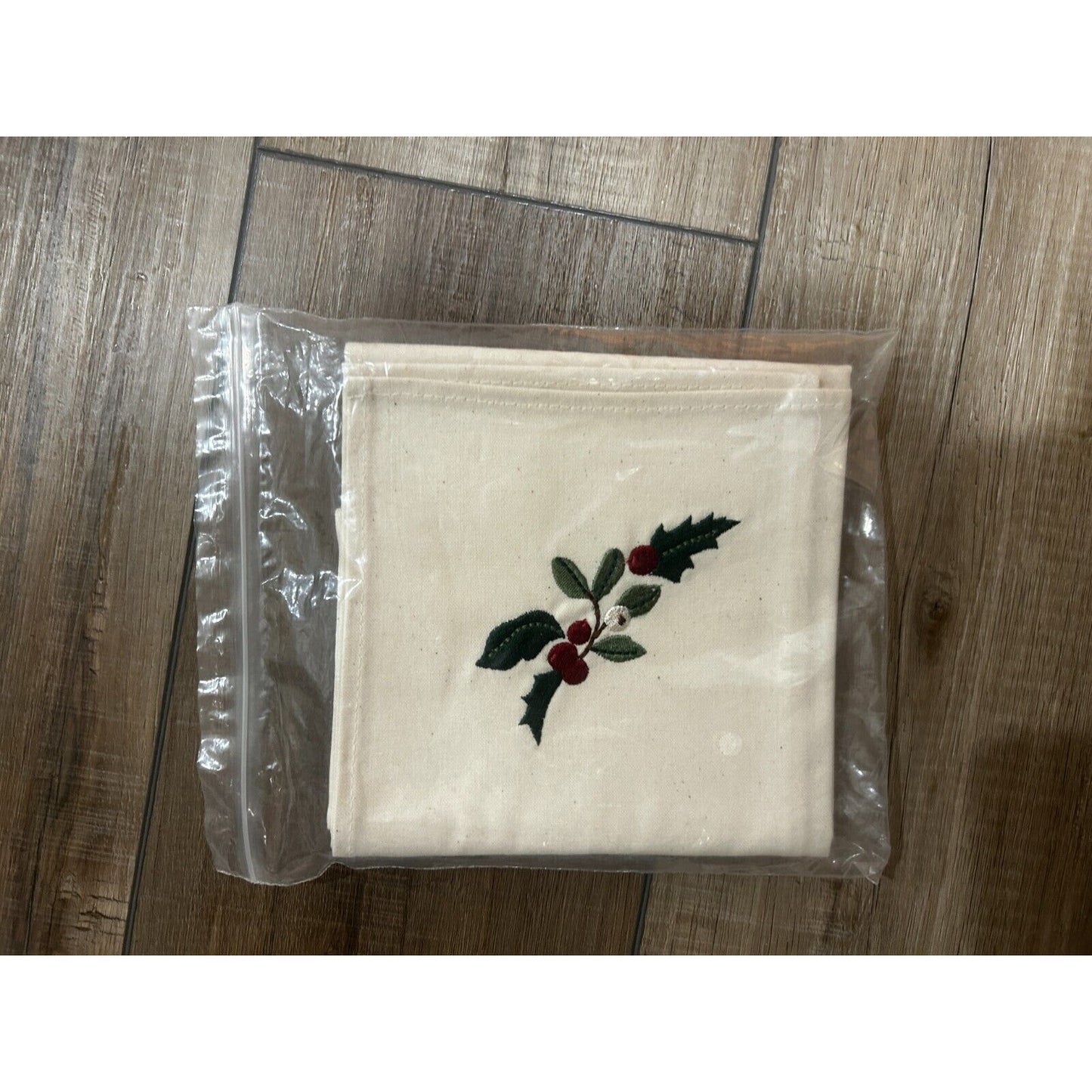 Longaberger NATURES GARLAND NAPKINS Embroidered fabric NEW Christmas mistletoe