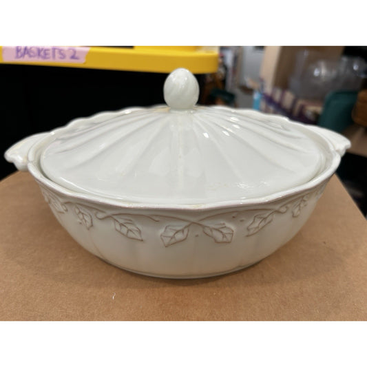Longaberger Pottery Vintage Vine 2-Qt Round Covered Casserole Dish Rare Cream