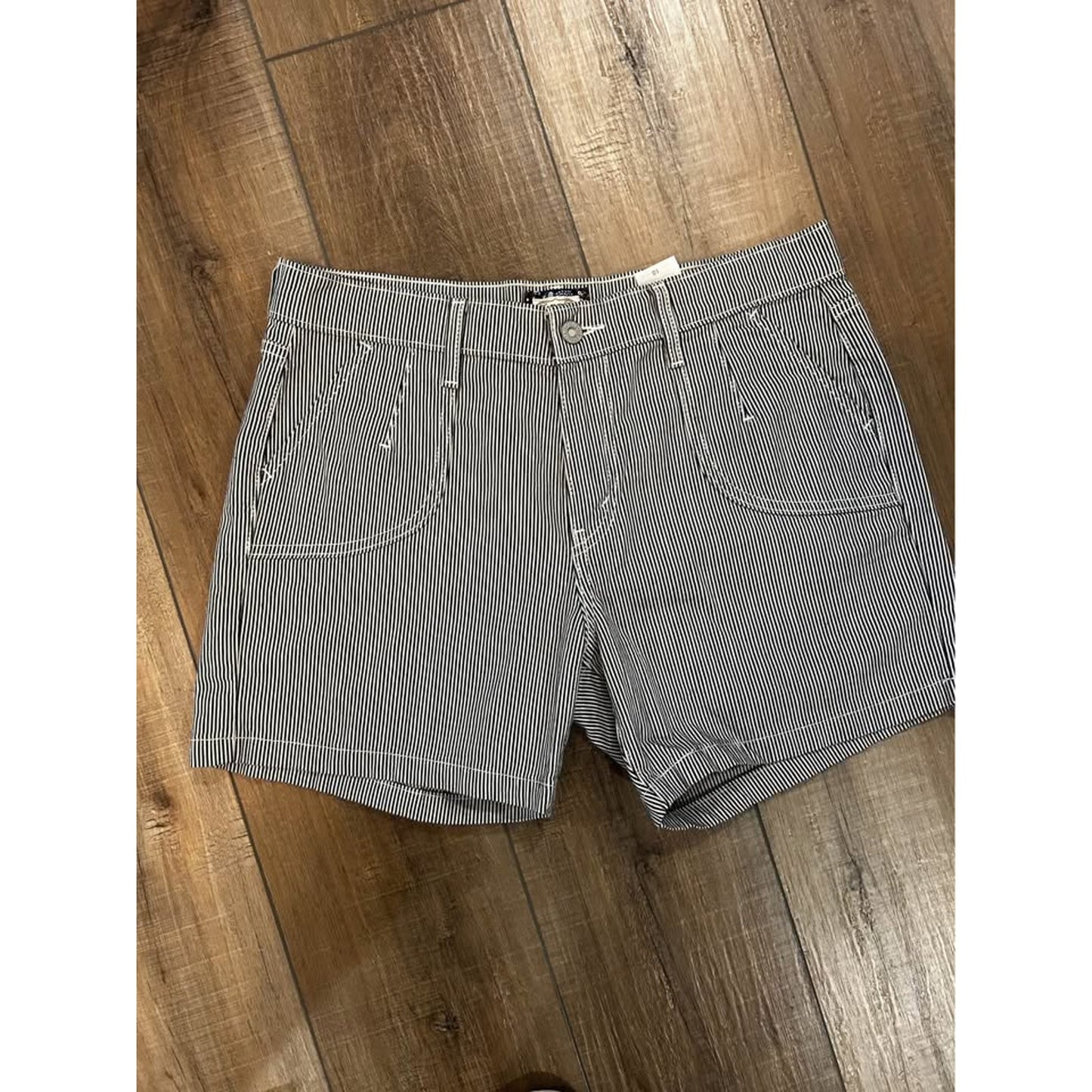 Levi’s denim shorts women’s size 10 pin stripe red tab