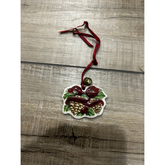 LONGABERGER Basket Pinecones Merry Christmas Tie-On ornament 2005