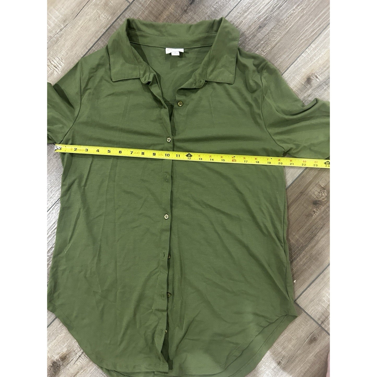 NWT LulaRoe MEDIUM Valentina Blouse Solid Green Button Up Top Rolls Sleeves