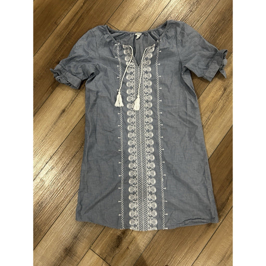 WOMEN'S Chambray BLUE EMBROIDERED DRESS Size MEDIUM Knee Length